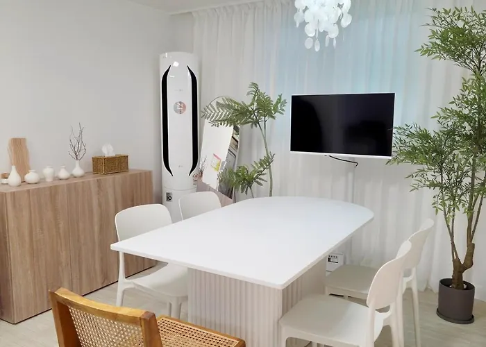New Allure - Mapo Stn 10min Hongdae Stn 20min #massage Chair #netflix #purifier V