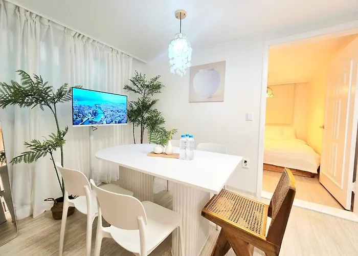New Allure - Mapo Stn 10min Hongdae Stn 20min #massage Chair #netflix #purifier V Seoul