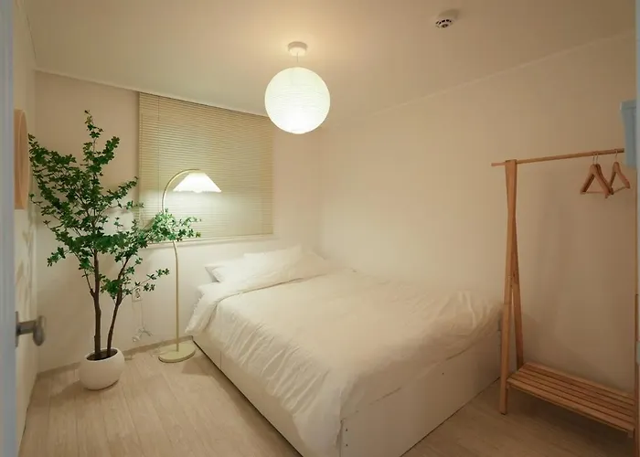 New Allure - Mapo Stn 10min Hongdae Stn 20min #massage Chair #netflix #purifier V * Seoul